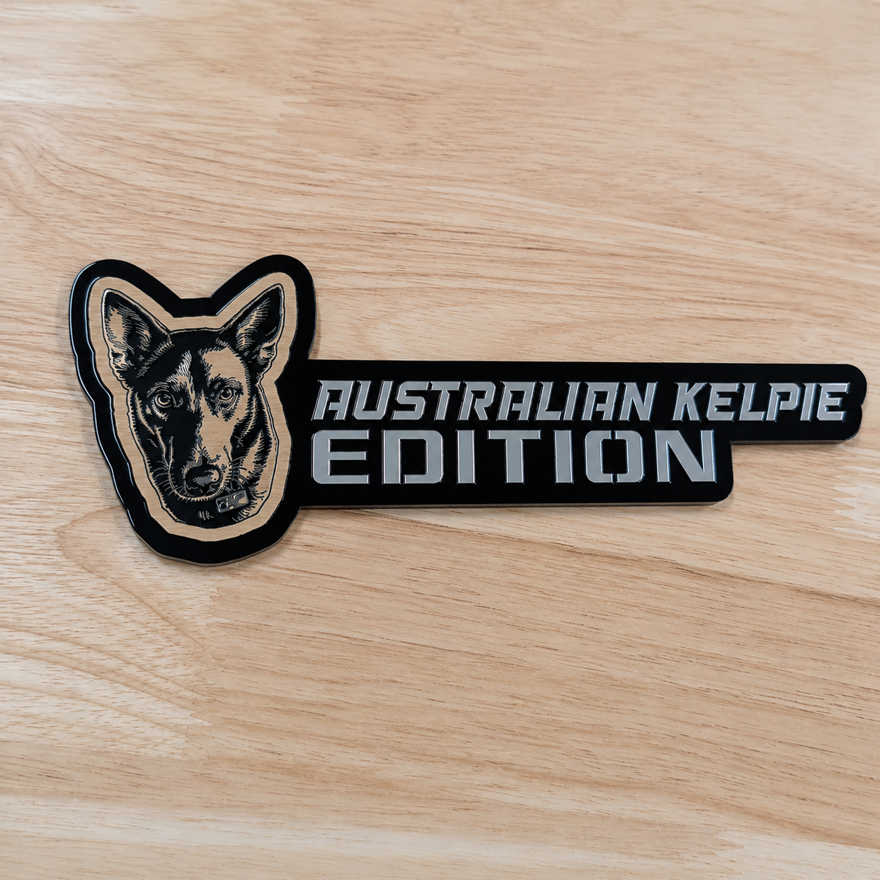 Insignia de texto personalizada - Escriba la suya propia - Fuente agresiva - Doble capa