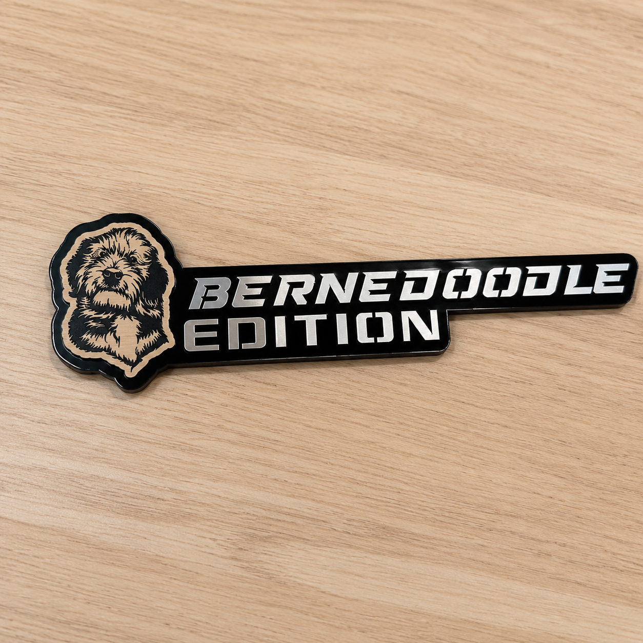 Insignia de texto personalizada - Escriba la suya propia - Fuente agresiva - Doble capa