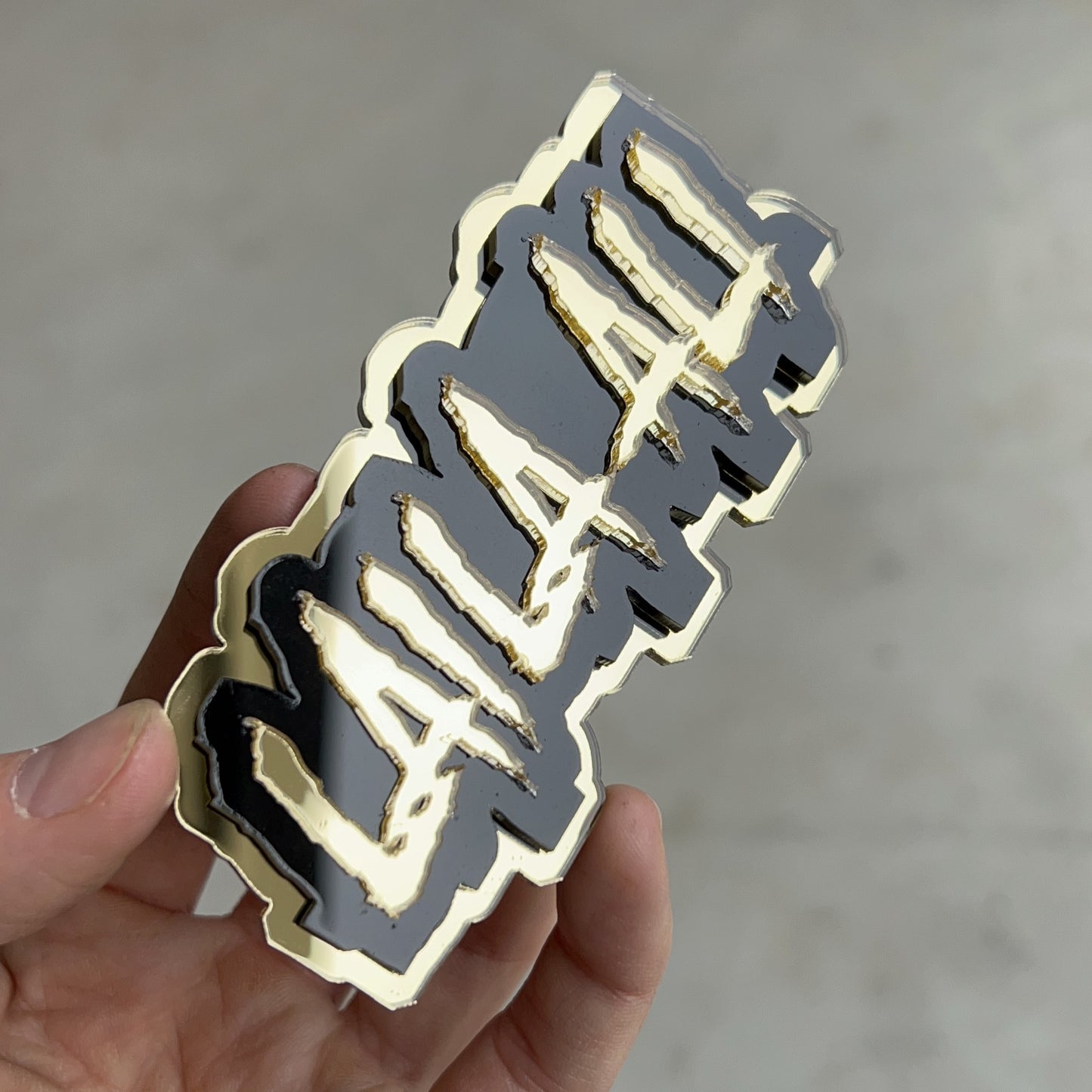 Insignia de texto personalizada - Escriba la suya propia - Triple capa de fuente agresiva