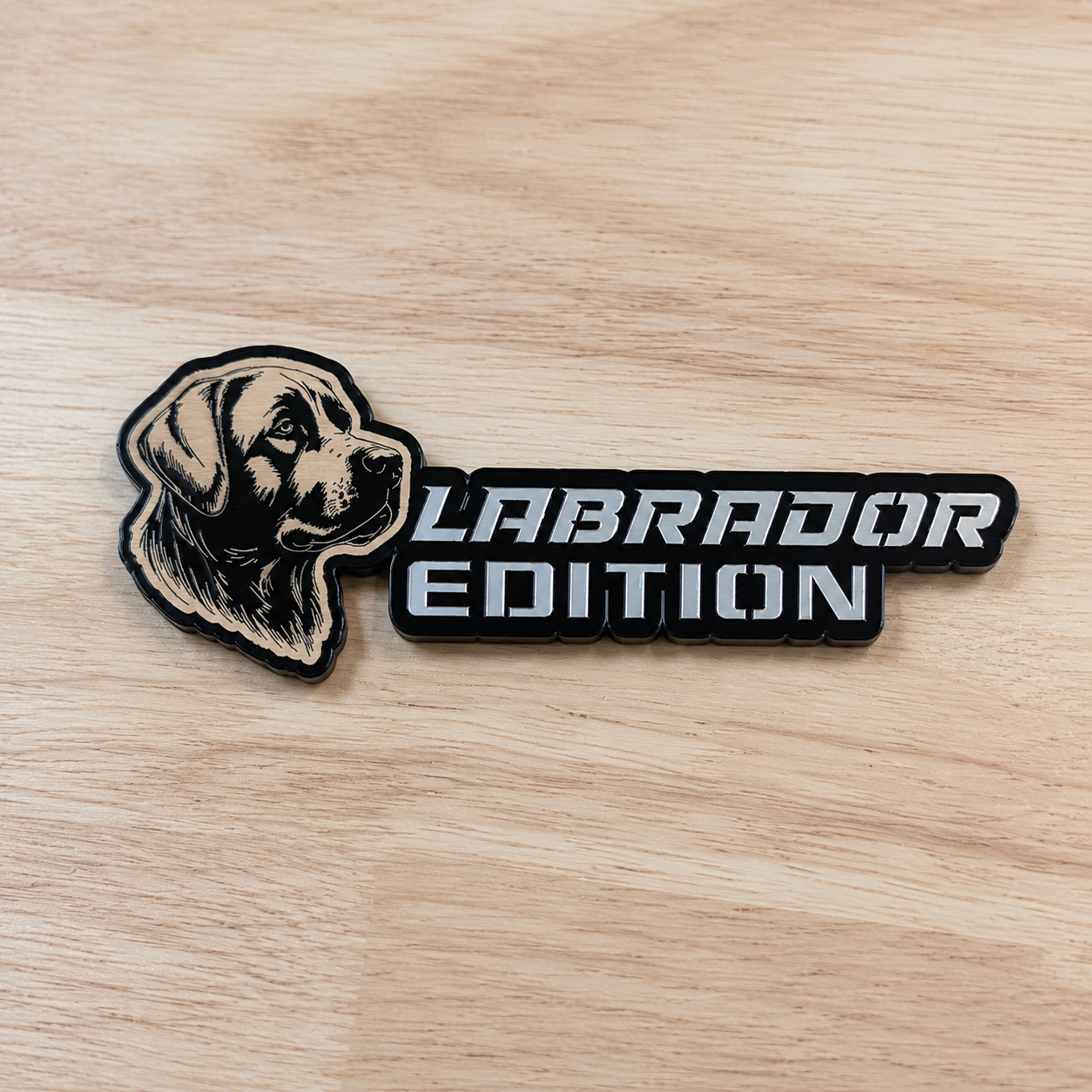Insignia de texto personalizada - Escriba la suya propia - Fuente agresiva - Doble capa