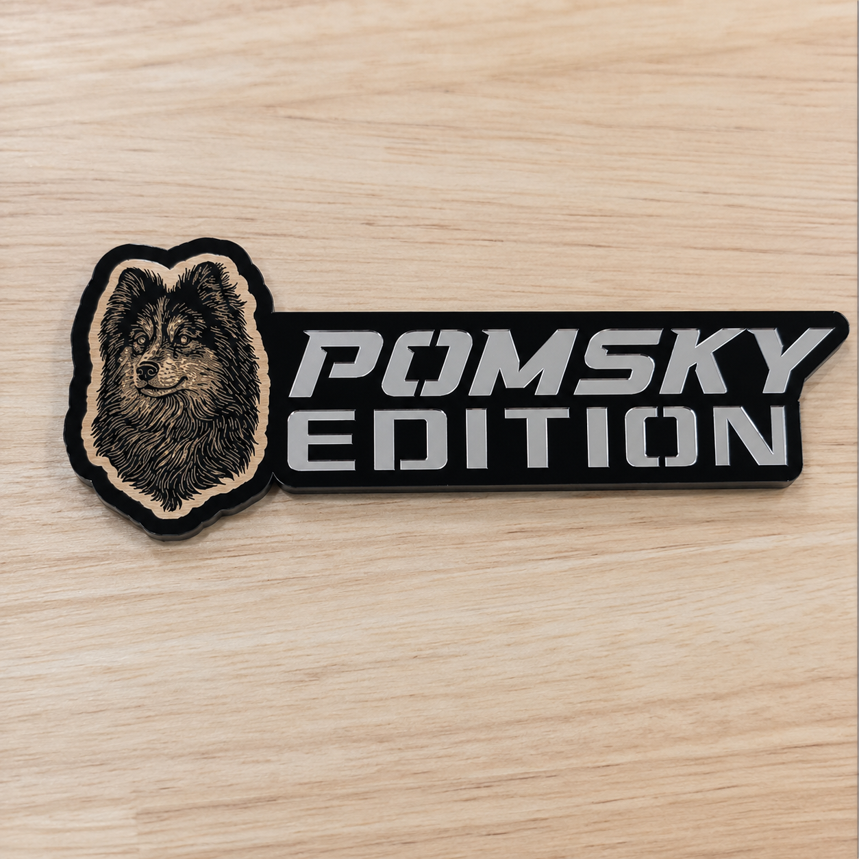 Insignia de texto personalizada - Escriba la suya propia - Fuente agresiva - Doble capa