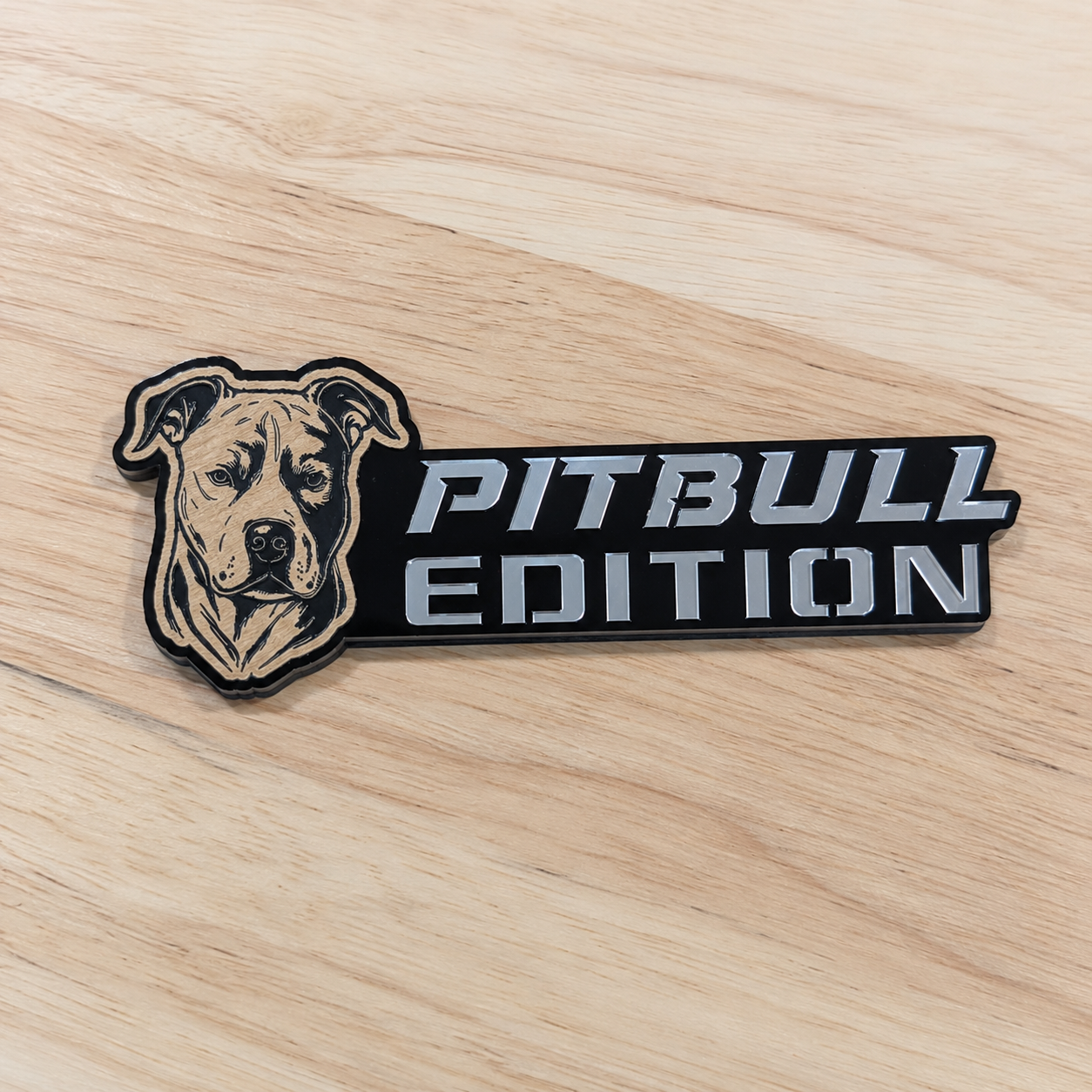 Insignia de texto personalizada - Escriba la suya propia - Fuente agresiva - Doble capa