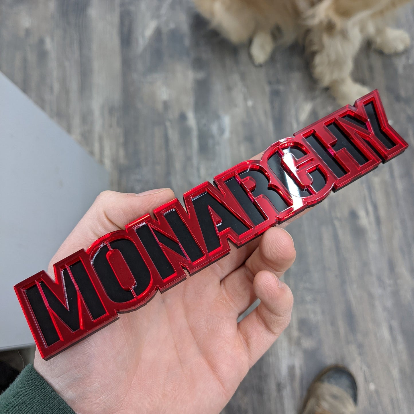 Badge texte personnalisé – Tapez votre propre texte – Police de pochoir – Double couche