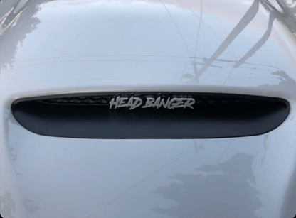 Insignia de coche Head Banger - Blanco sobre negro mate - Fuente agresiva