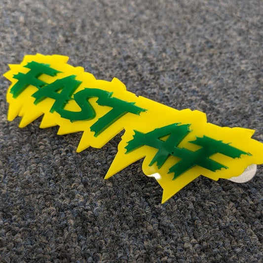 Badge de voiture Fast AF - Vert sur jaune - Police Lightning