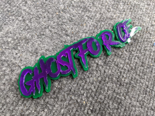 Insigne de voiture GhostForce - Miroir violet sur vert - Police agressive