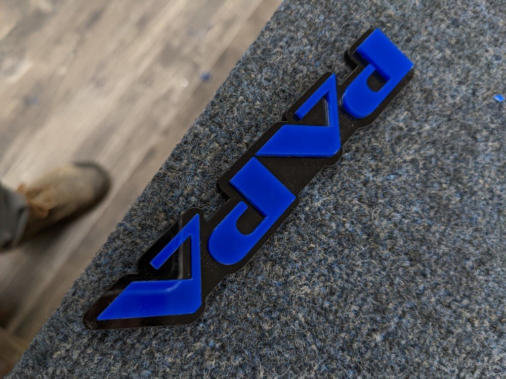 Papa Car Badge - Blue On Gloss Black - OEM Font - Atomic Car Concepts