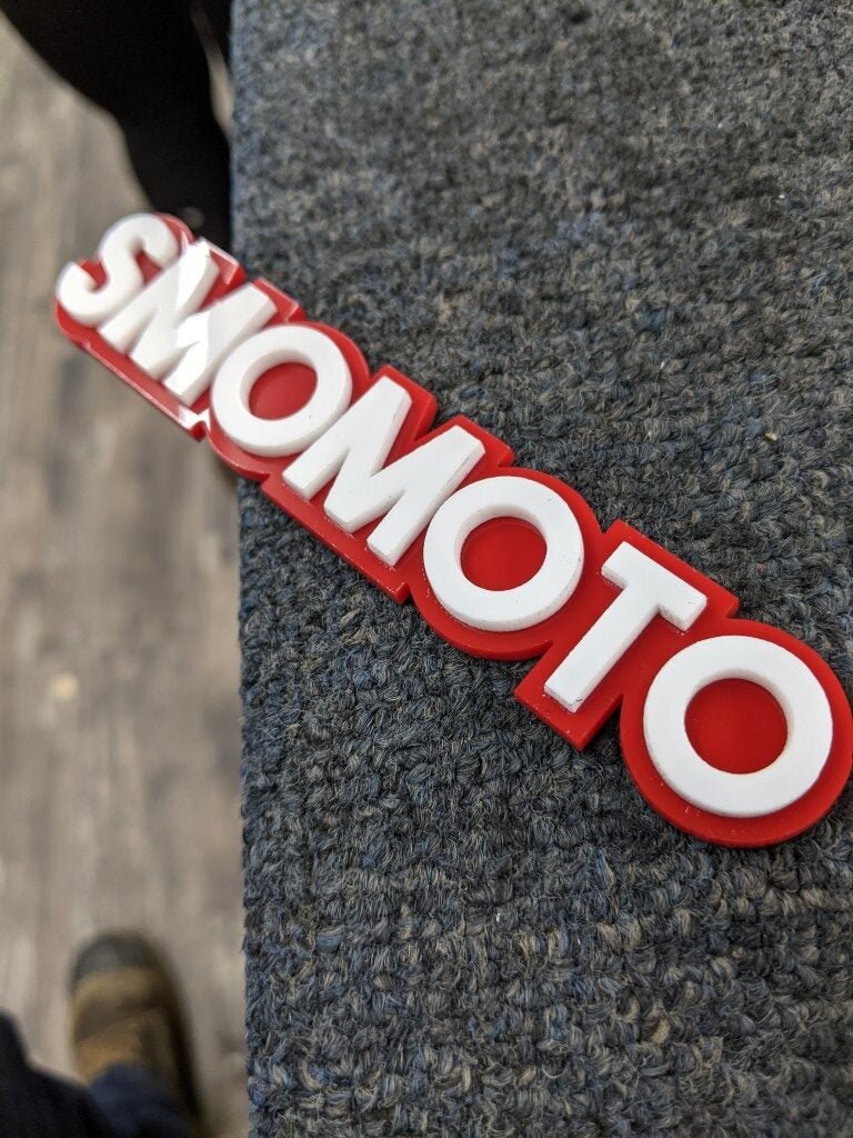 Smomoto Car Badge - White On Red - Block Font - Atomic Car Concepts